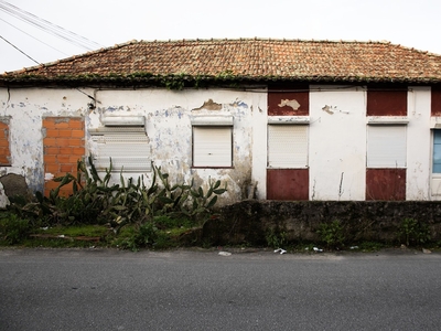 Venda de duas moradias para recuperar, Darque, Viana do Castelo