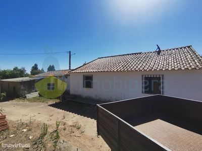 Casa com terreno em Nave Redonda