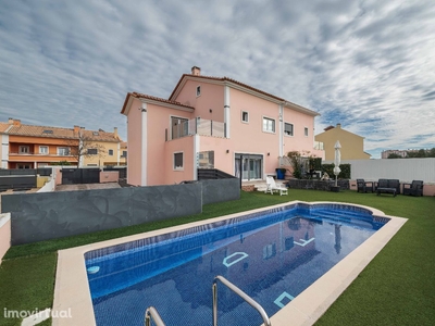 Vende-se MORADIA T4 com piscina em Albarraque