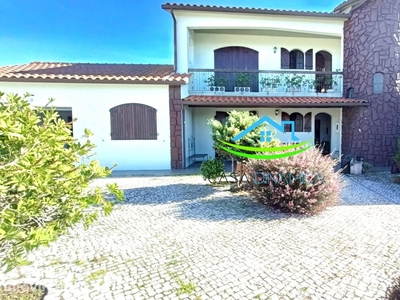 Vende-se moradia com terreno em Vila Verde - Figueira da Foz