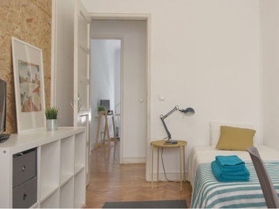 Quarto acolhedor em apartamento de 4 quartos em Arroios, Lisboa