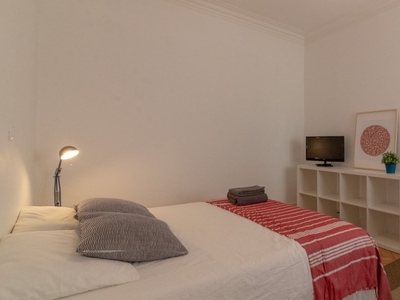 Quarto para alugar em apartamento de 3 quartos em Arroios, Lisboa