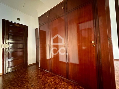 Apartamento T1, para arrendamento, junto à Alameda D. Afonso Henriques