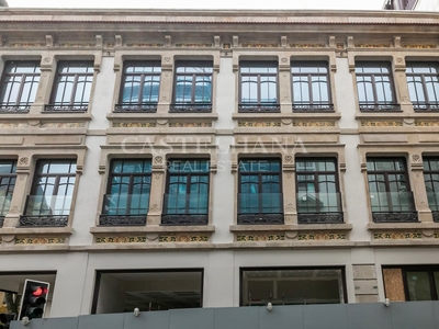 Apartamento T4 com varanda inserido em novo condomínio na Baixa do Porto