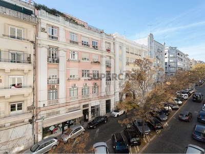 Apartamento T4 para arrendamento na Rua Rodrigo da Fonseca