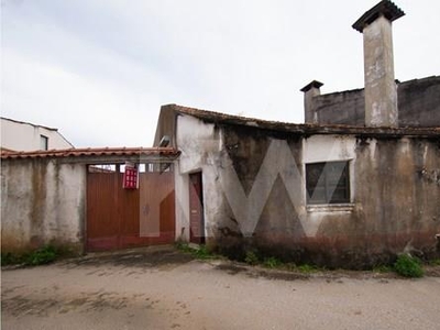 Moradia para remodelar em Framilo, Vila Nova de Poiares