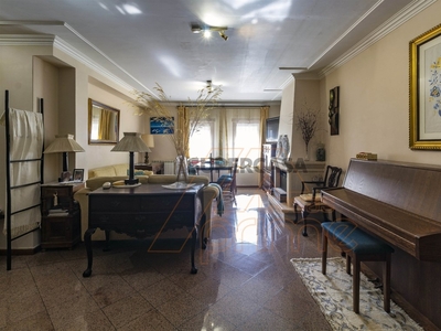 Apartamento T3 à venda em Santo António dos Olivais