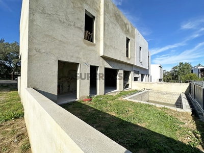 Moradia T3 Duplex à venda em Sesimbra (Castelo)