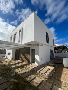 Moradia T4 Duplex à venda na Rua Flora Jesus de Carvalho