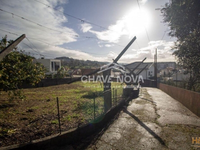 Moradia térrea V3, com 3 frentes (Sul/Poente/Norte), 803m2 de terreno - Vilar do Paraíso