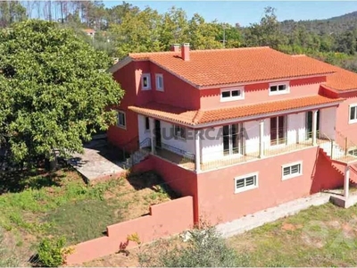Villa T5 à venda em Pousaflores