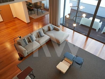 Apartamento Duplex | Tipologia T4 + Escritório | Vista Mar | Funchal | Madeira Island