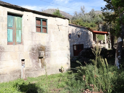 Casa de aldeia T3 em Vilar de Ferreiros de 120 m²