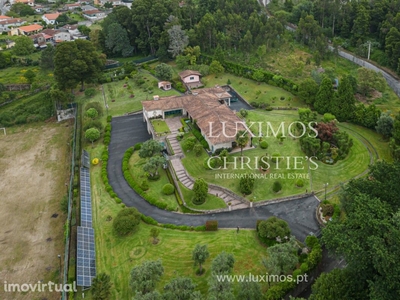 Casa de Campo de luxo com jardim, para venda, em Vila Nova Famalicão
