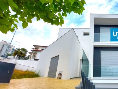 Casa / Villa T5 em Leiria, Pousos, Barreira e Cortes de 300 m²