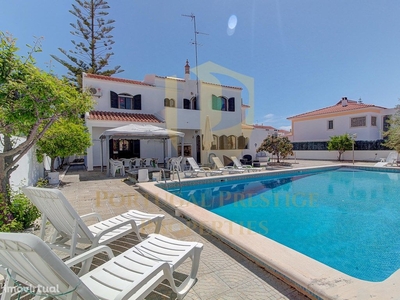Moradia de luxo T5 com grande piscina em venda na Praia d...