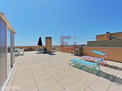 Apartamento T3 com terraço de 190m2 e vistas mar em Canidelo