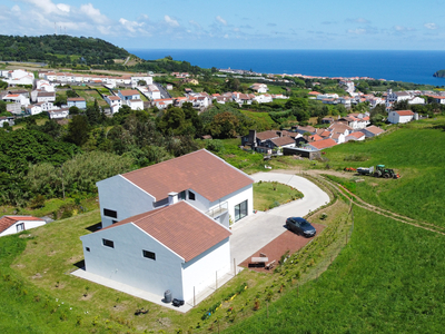 Moradia T3 Vila Franca do Campo com vista para o Ilhéu