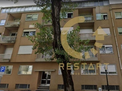 Apartamento T5 localizado numa das zonas Premium da Cidade do Porto - (Foz do Douro)