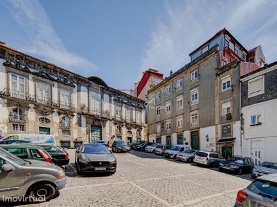 Apartamento T1 renovado com jardim em Miragaia, Porto