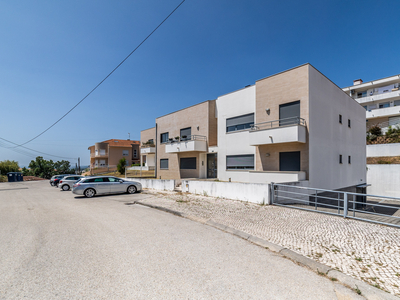 Apartamento T5 Duplex com Garagem Fechada em São Martinho do Bispo, Coimbra