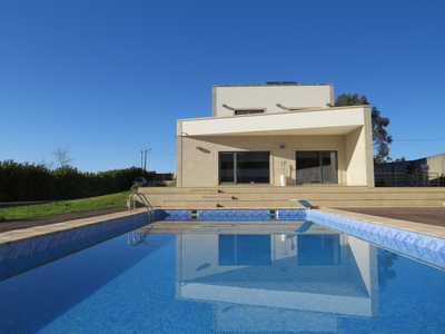 Moradia de luxo com jardim e piscina, para venda, em Marco de Canaveses