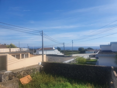 Ruínas com excelente localização em São Bartolomeu dos Regatos-Angra do Heroísmo-Ilha Terceira-Açores