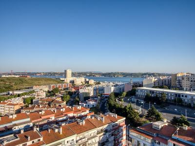 T3 (4 Assoalhadas) Duplex Vista Mar e Rio Linda a Velha Lisboa