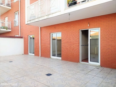 Vendo apartamento T3 com terraço de 54m2 na Quinta do Seixal, Leiria.