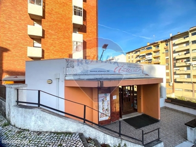 Edifício para comprar em Santo António dos Olivais, Portugal