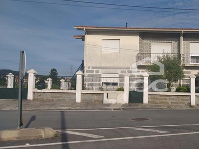 Quatro andares moradia em Serzedelo - Guimarães