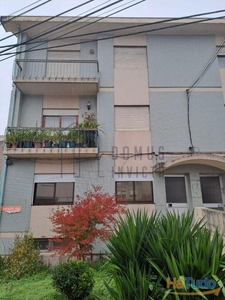 Venda de prédio com três apartamentos em Rio Tinto