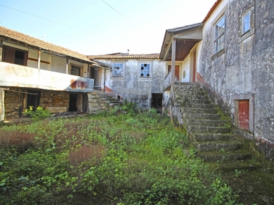 Casa Antiga T7 à venda em Sebolido