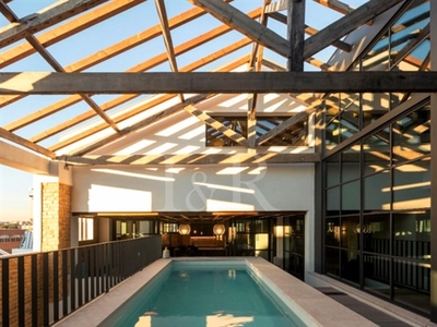 Luxuoso loft T5 com terraço, piscina e garagem em Alvalade