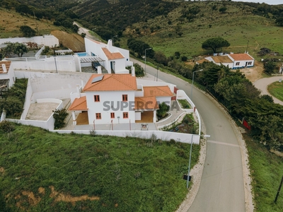 Moradia Isolada T4 à venda em Vila do Bispo e Raposeira