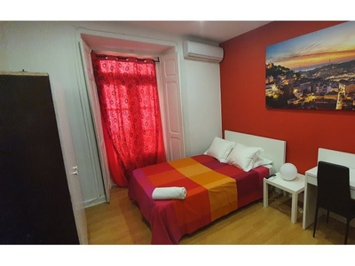 Quarto para alugar em apartamento de 6 quartos em Arroios, Lisboa