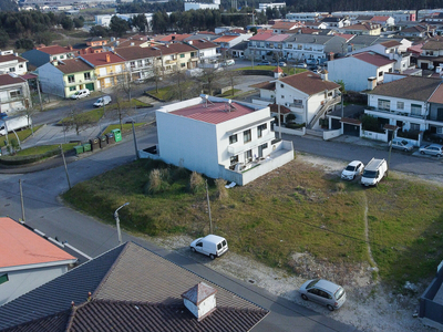 Terreno com 294 m2, com Projeto Aprovado, em Urbanização de Trinaterra, São Mamede Coronado