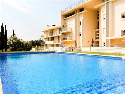 Apartamento T2 remodelado com garagem e piscina localizado em Albufeira- Correeira