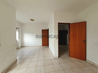 Apartamento T3 à venda na Praceta Joaquim Batista Pereira