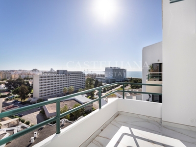 Penthouse T2, com vista mar, no centro de Vilamoura, Algarve