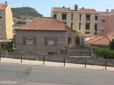 Moradia T6 com Terraço e Logradouro em Vila Franca de Xira