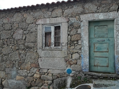 Casa Antiga T1 à venda em Escalos de Baixo e Mata