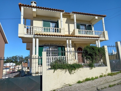 Moradia T3 Duplex à venda em Charneca de Caparica e Sobreda