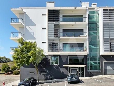 Apartamento T3 com garagem para 2 viaturas no Oeiras Golf & Residence