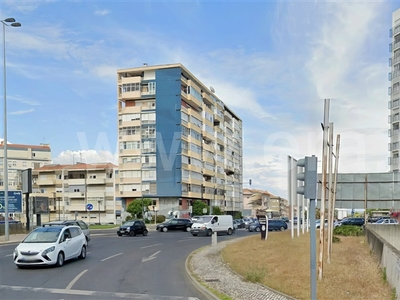 Apartamento T2 / Loures, Moscavide e Portela