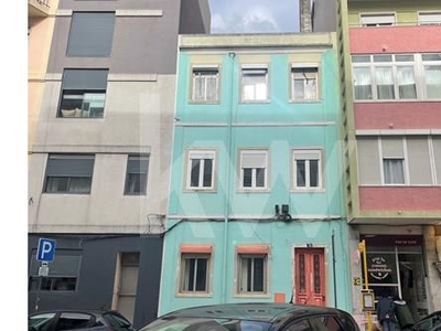 Building with 3 Apartments in Campo de Ourique, Lisbon with Approved Project - To Refurbish