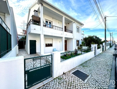 Casa / Villa T6 em Quinta do Conde de 213 m²