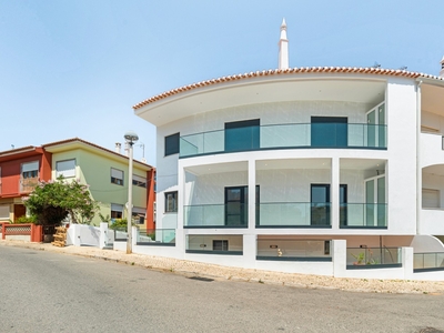 Moradia geminada V6 para venda em Portimão, Algarve
