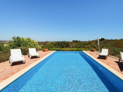 Moradia V4, com piscina e amplo terreno, Castro Marim, Algarve