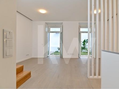 Apartamento T2 Duplex com pátio exclusivo no Villa Tomás 8 | Santa Catarina | Misericórdia | Lisboa